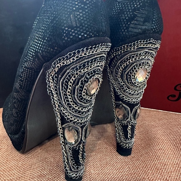 Naughty Monkey Black High-Heeled Pumps - Picture 2 of 8